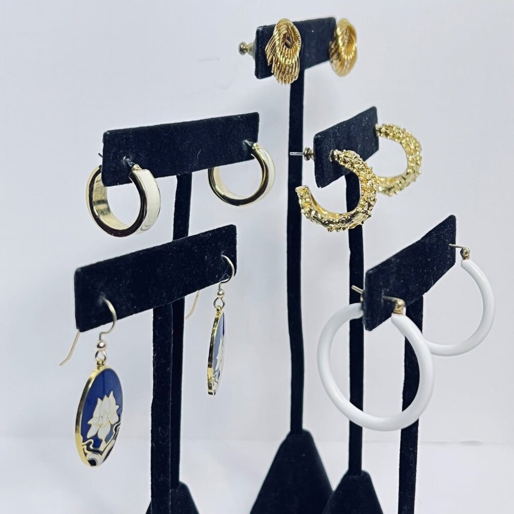 Vintage Lot of 5 Gold Tone Pierced Earrings (5621) - Picture 5 of 6